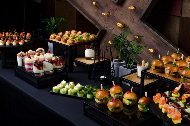 Buffet traiteur maison, mignardises et burgers, aux abords d'Obernai